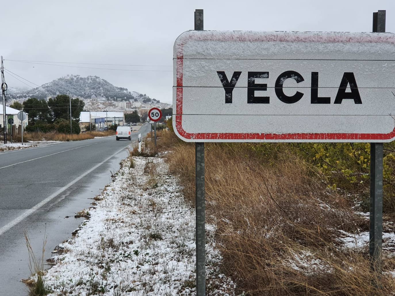 Nieve en Yecla, este viernes.