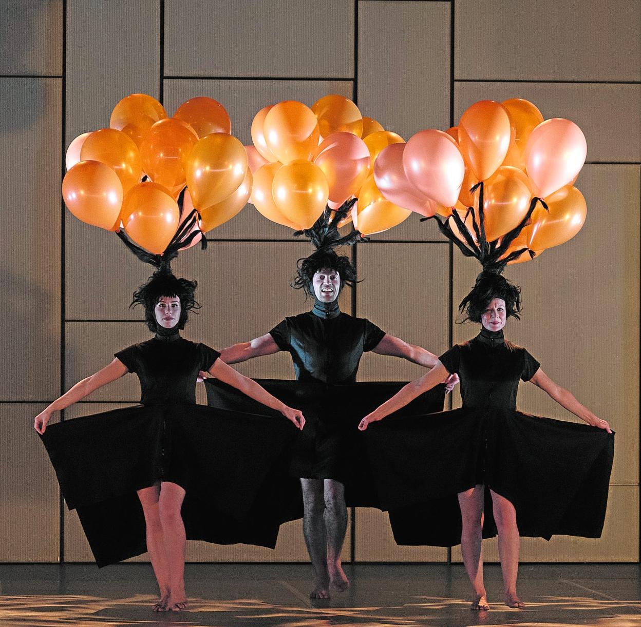 Un momento delespectáculo 'Play',de Aracaladanza.