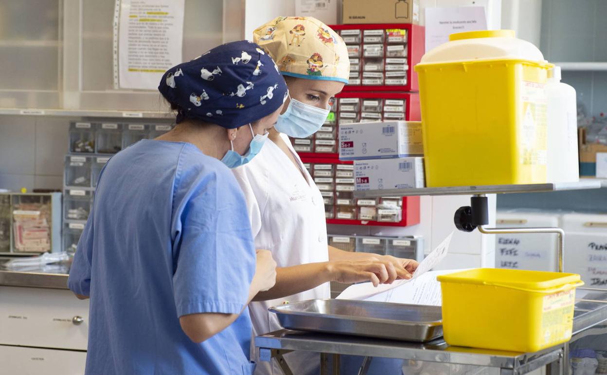 Análisis de muestras en el hospital Reina Sofía de Murcia.