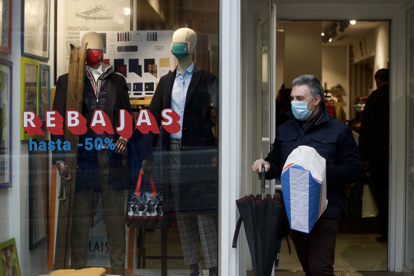 Fotos: El mal tiempo y las restricciones cubren de nubarrones la campaña de rebajas en Murcia