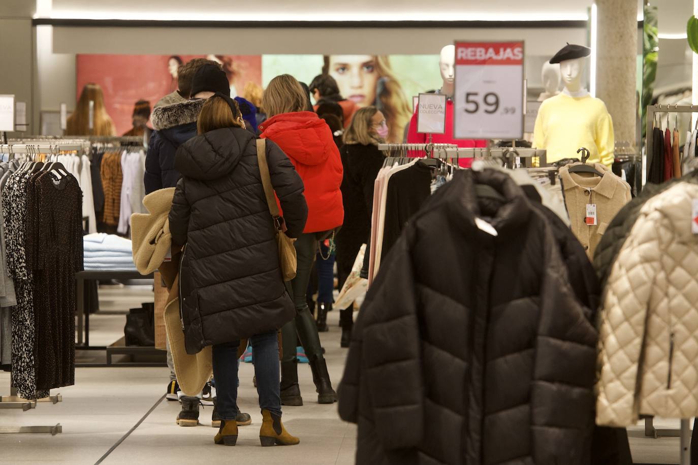 Fotos: El mal tiempo y las restricciones cubren de nubarrones la campaña de rebajas en Murcia
