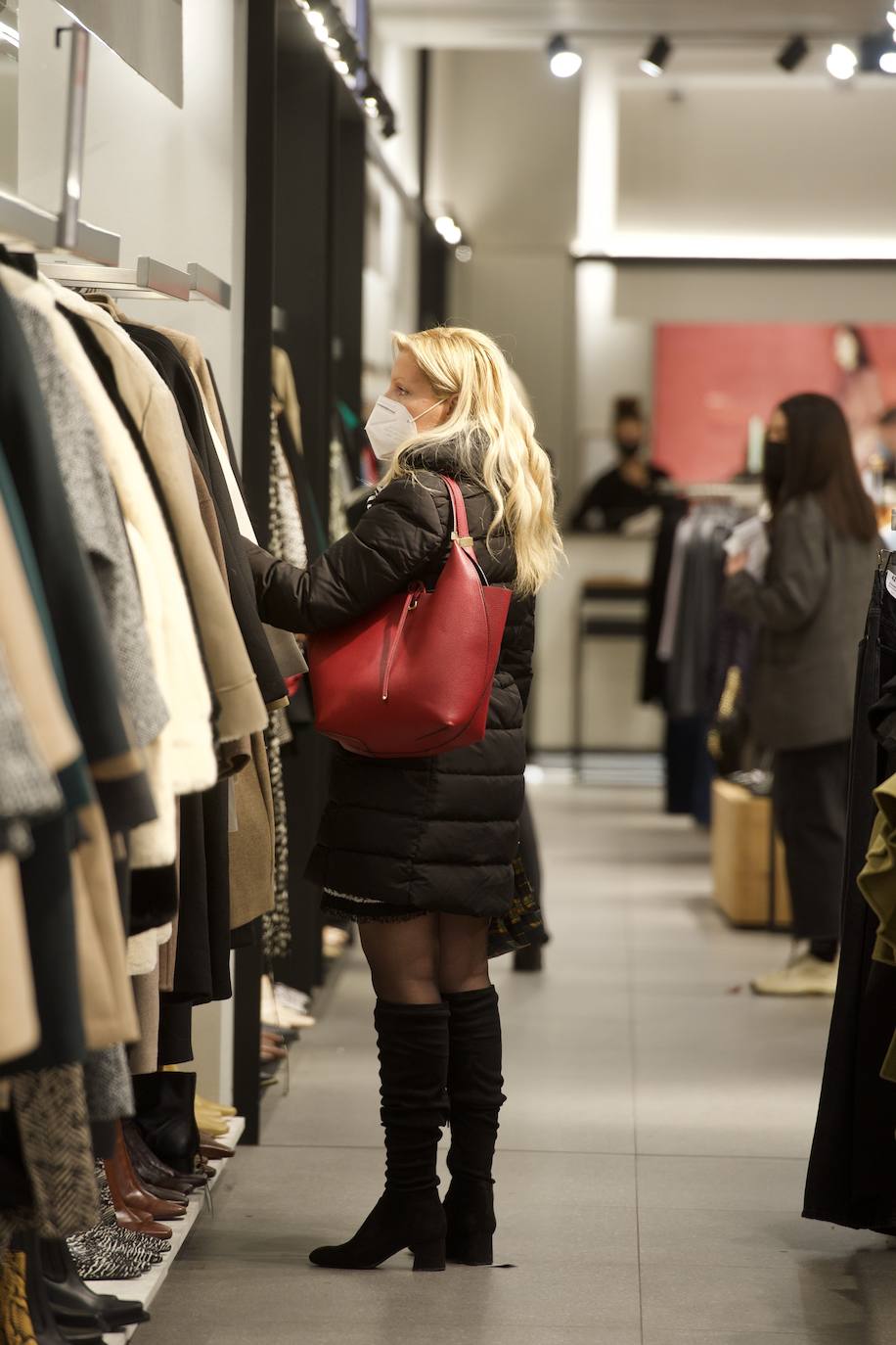 Fotos: El mal tiempo y las restricciones cubren de nubarrones la campaña de rebajas en Murcia