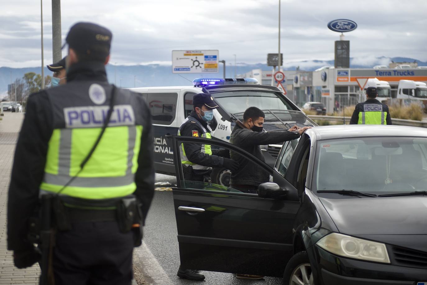 Fotos: Control en Cabezo Cortado, entre Murcia y Molina, por el cierre perimetral