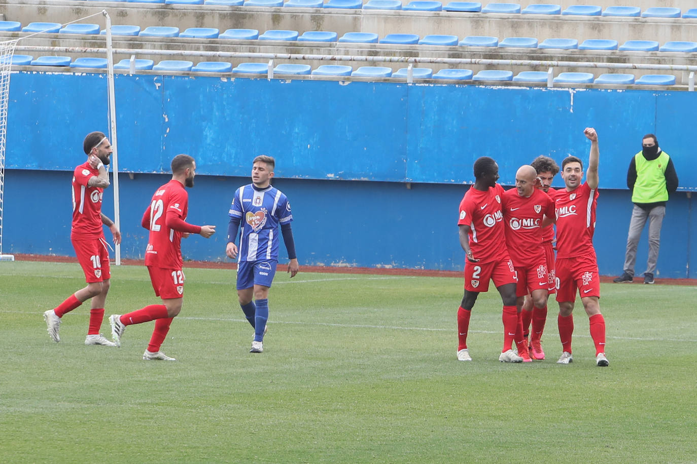 Fotos: La derrota del Lorca Deportiva ante el Linares Deportivo, en imágenes