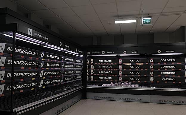 Lineales vacíos en un Mercadona del centro de Madrid.