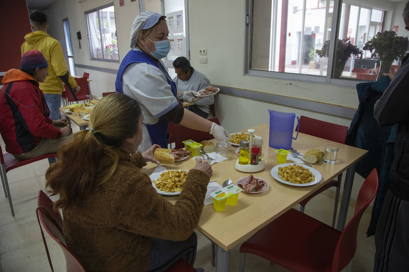 Fotos: Más de 1.100 personas reciben ayuda social en Cartagena por la ola de frío