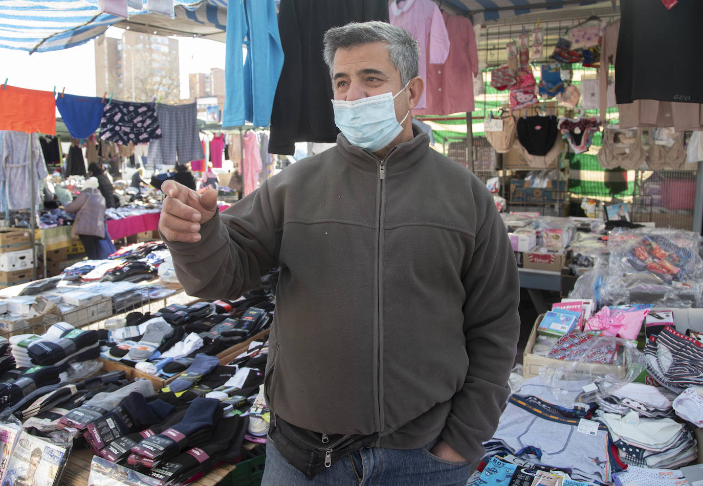 Fotos: El mercado del Cenit se llena de clientes