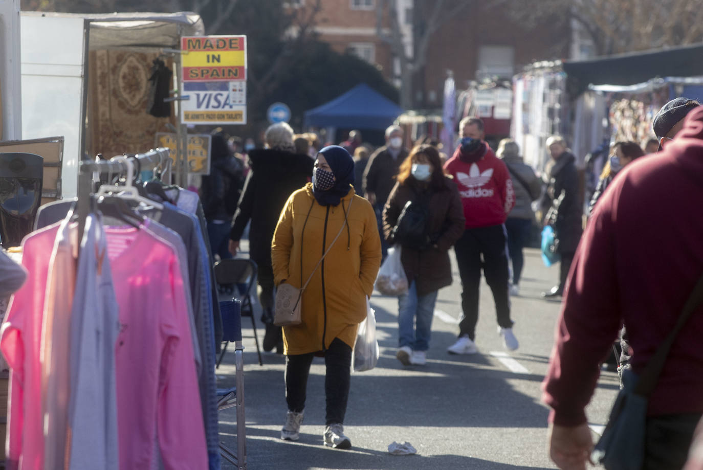 Fotos: El mercado del Cenit se llena de clientes