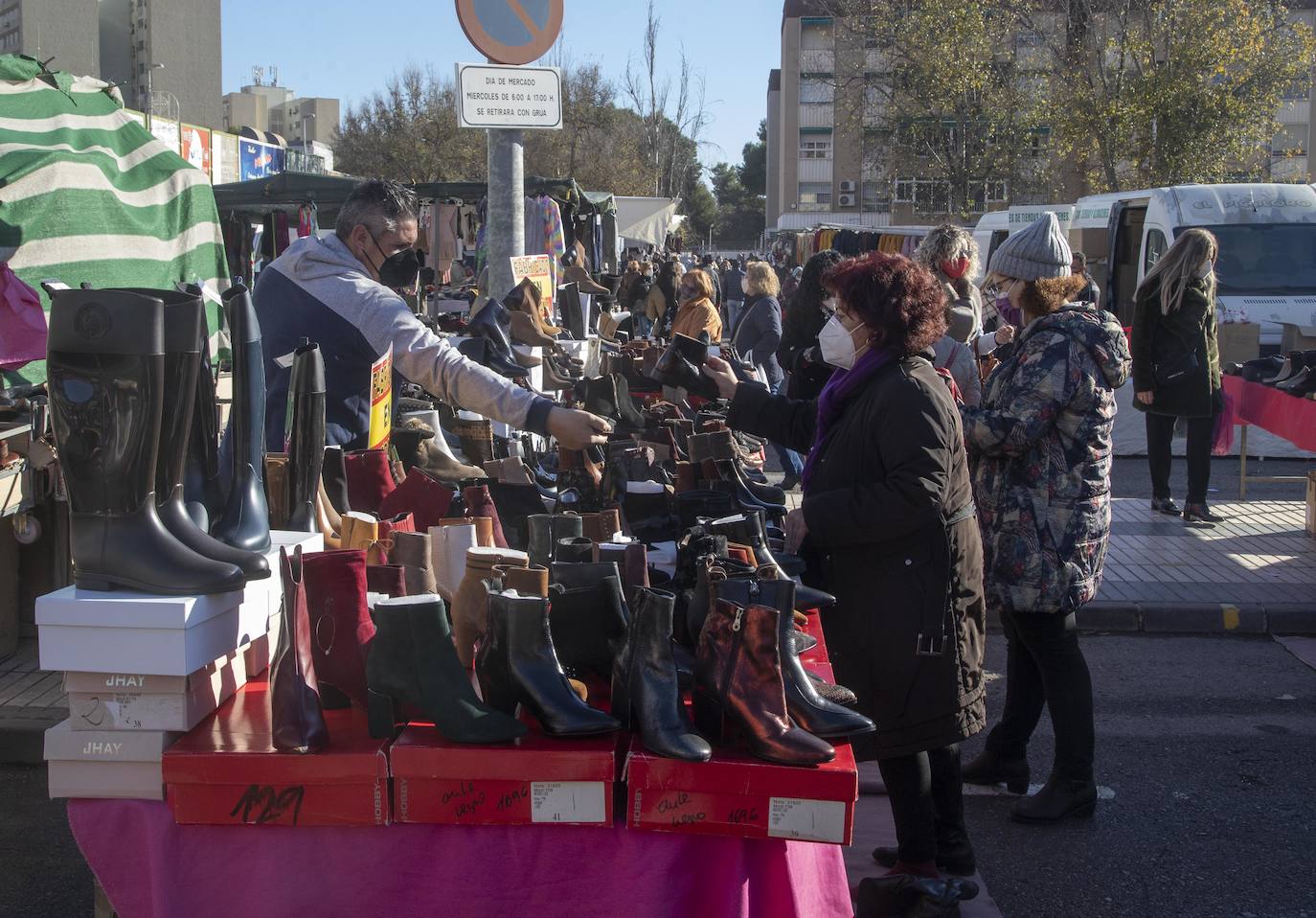 Fotos: El mercado del Cenit se llena de clientes