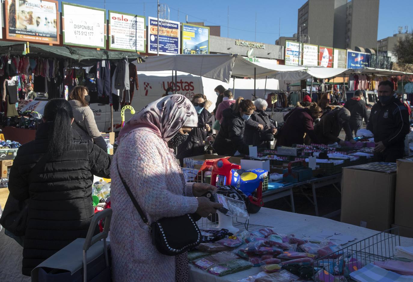 Fotos: El mercado del Cenit se llena de clientes