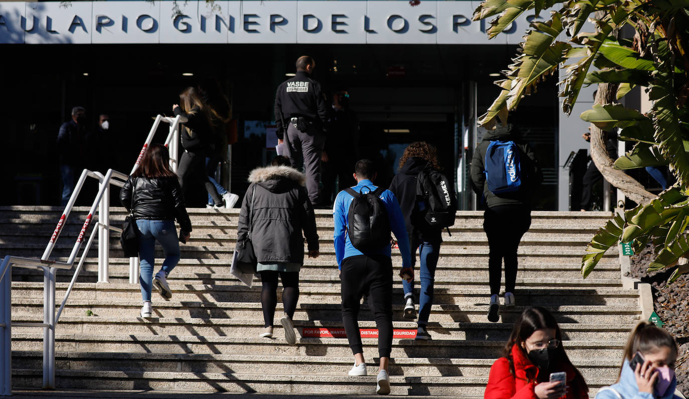 Fotos: Los estudiantes insisten en reclamar exámenes &#039;online&#039;