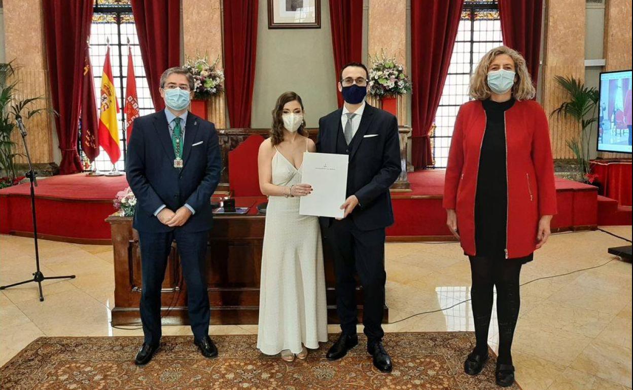 Una de las parejas que se han casado este sábado en Murcia.