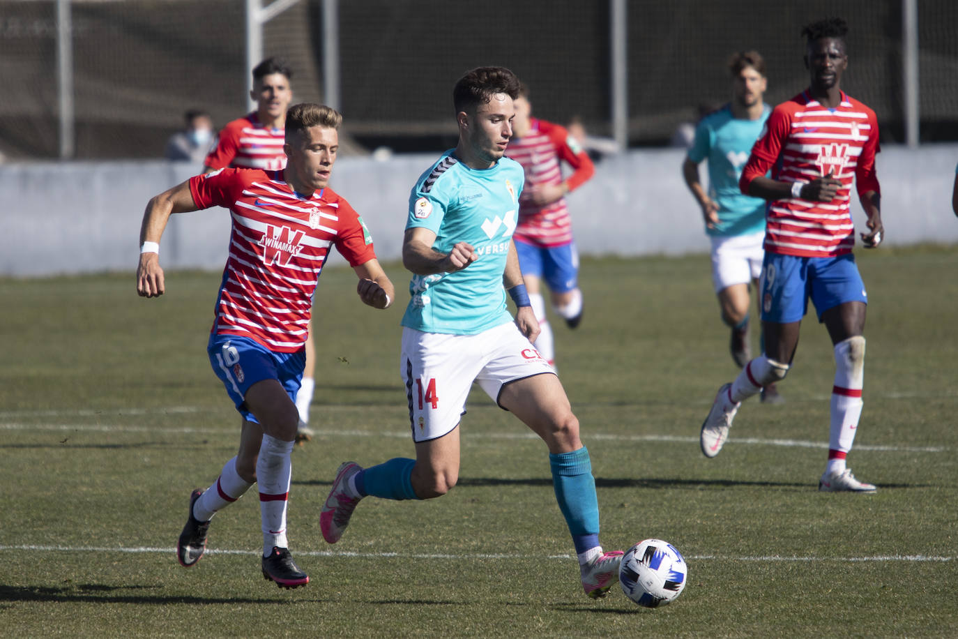 Fotos: El Murcia logra un triunfo de oro en Granada