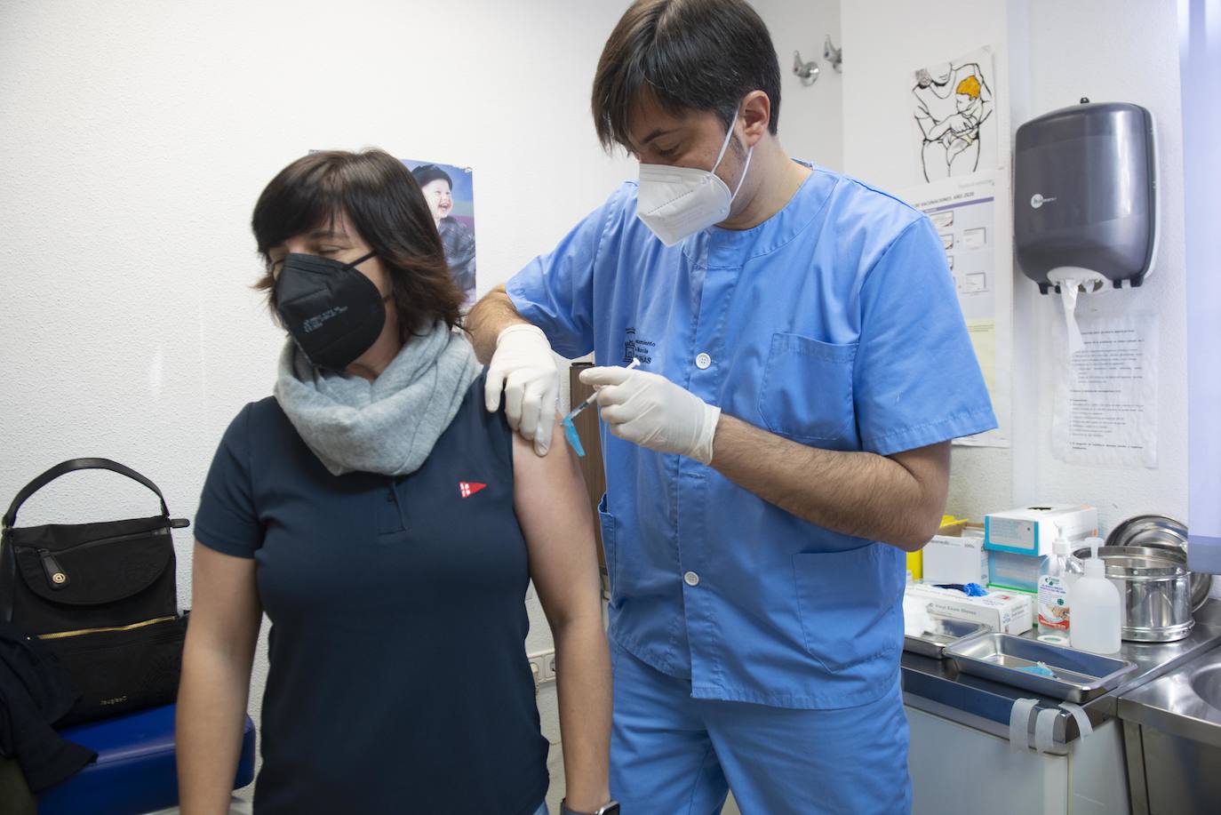 Fotos: Vacunación de profesionales sanitarios en Murcia