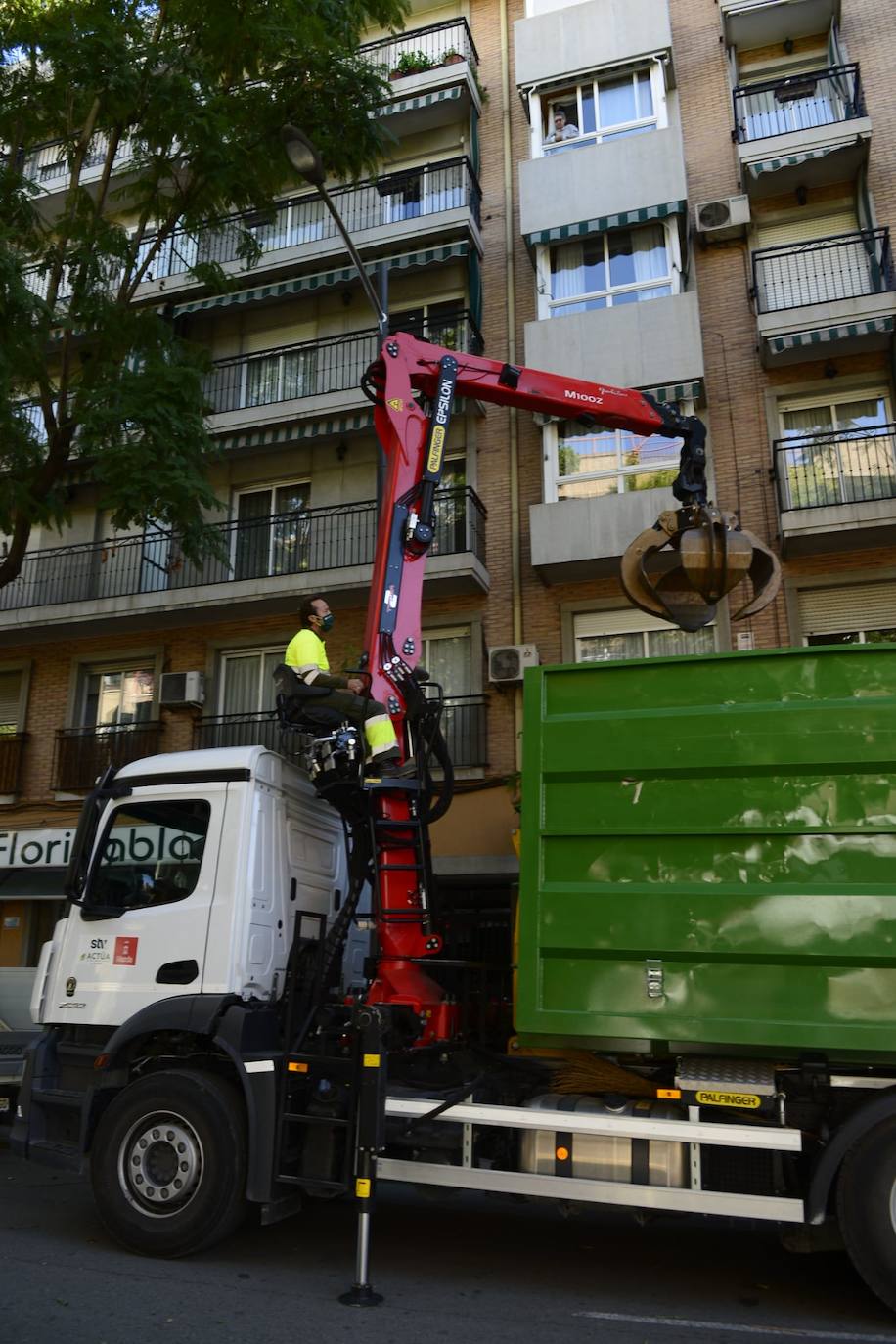 Avenida Floridablanca cortada al tráfico. 