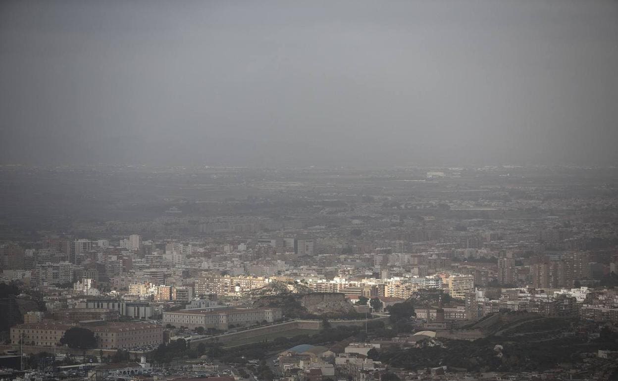 Contaminación atmosférica en Cartagena en una imagen de archivo.