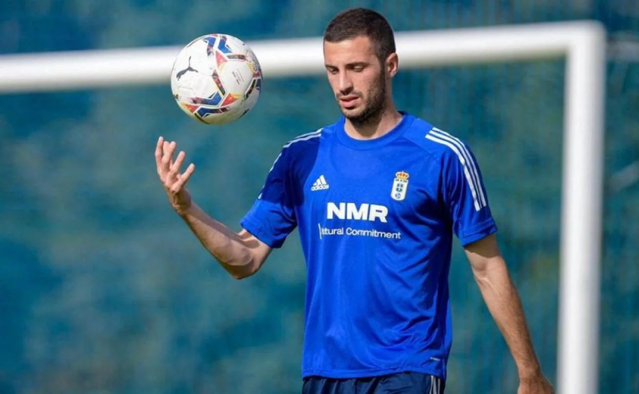 Giorgi Aburjania, en un entrenamiento con el Oviedo.