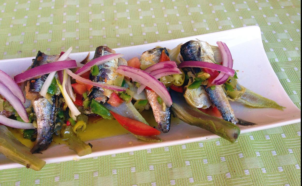 Ensalada de alcachofas y sardinillas