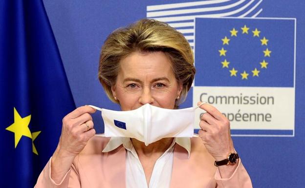 Von der Leyen defiende su controvertida estrategia de vacunación