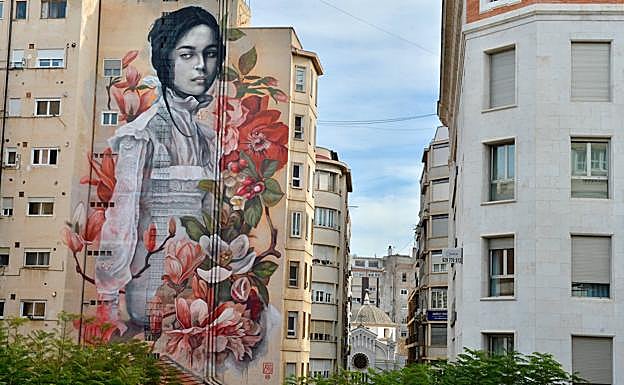 El gran mural de Lula Goce, detrás de la iglesia de Santa Catalina. 