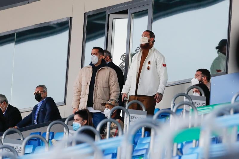 Lucas Vázquez, Sergio Ramos y Dani Carvajal, en la grada del Alfredo Di Stéfano. 