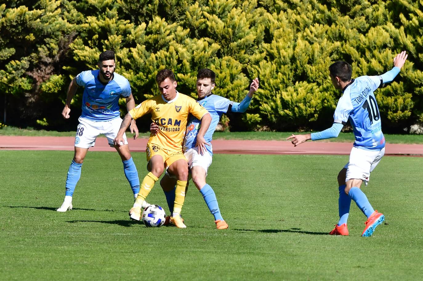 Fotos: La falta de puntería condena a un UCAM que no sale de su mala racha