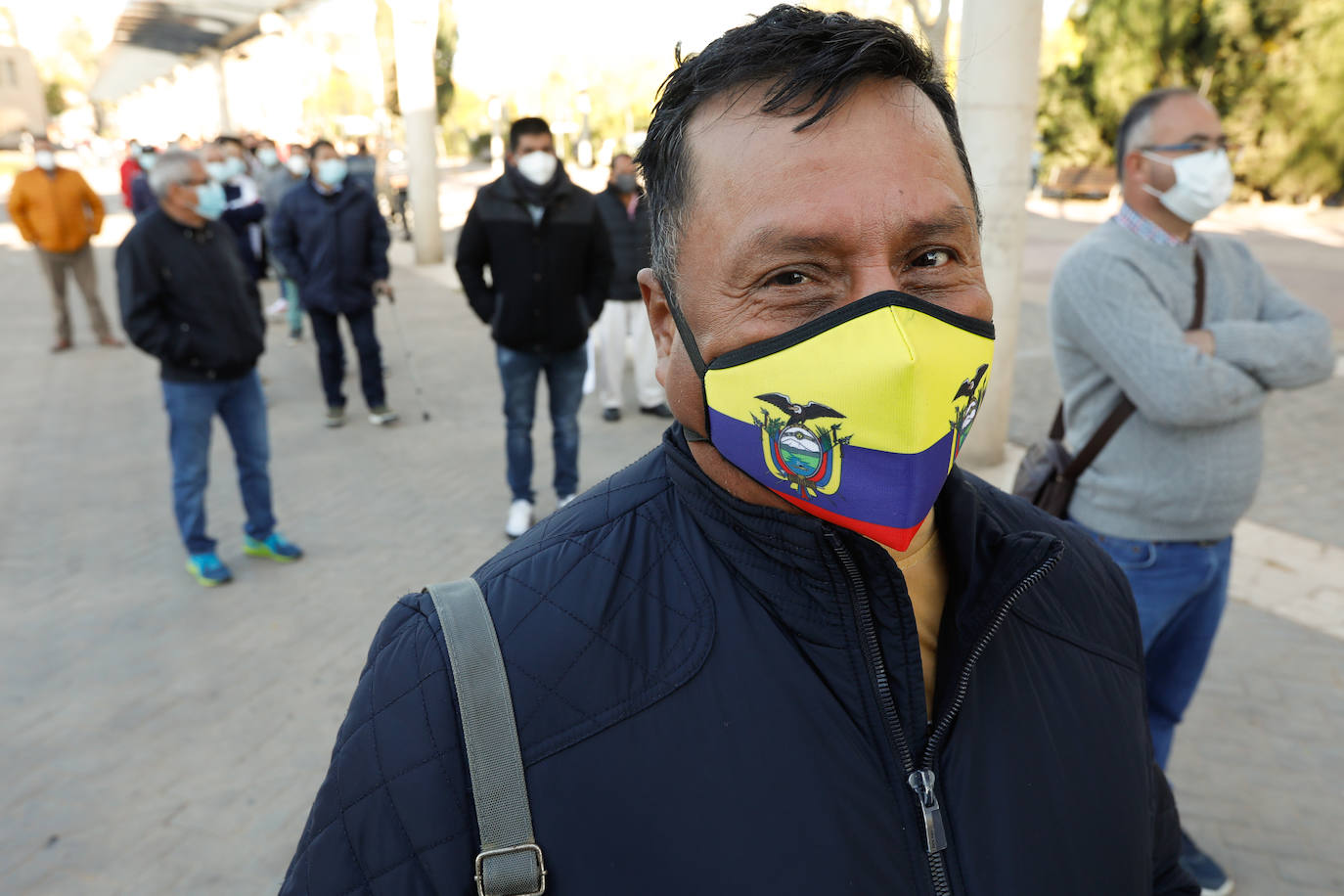 Fotos: Ecuatorianos residentes en la Región de Murcia ejercen su derecho al voto