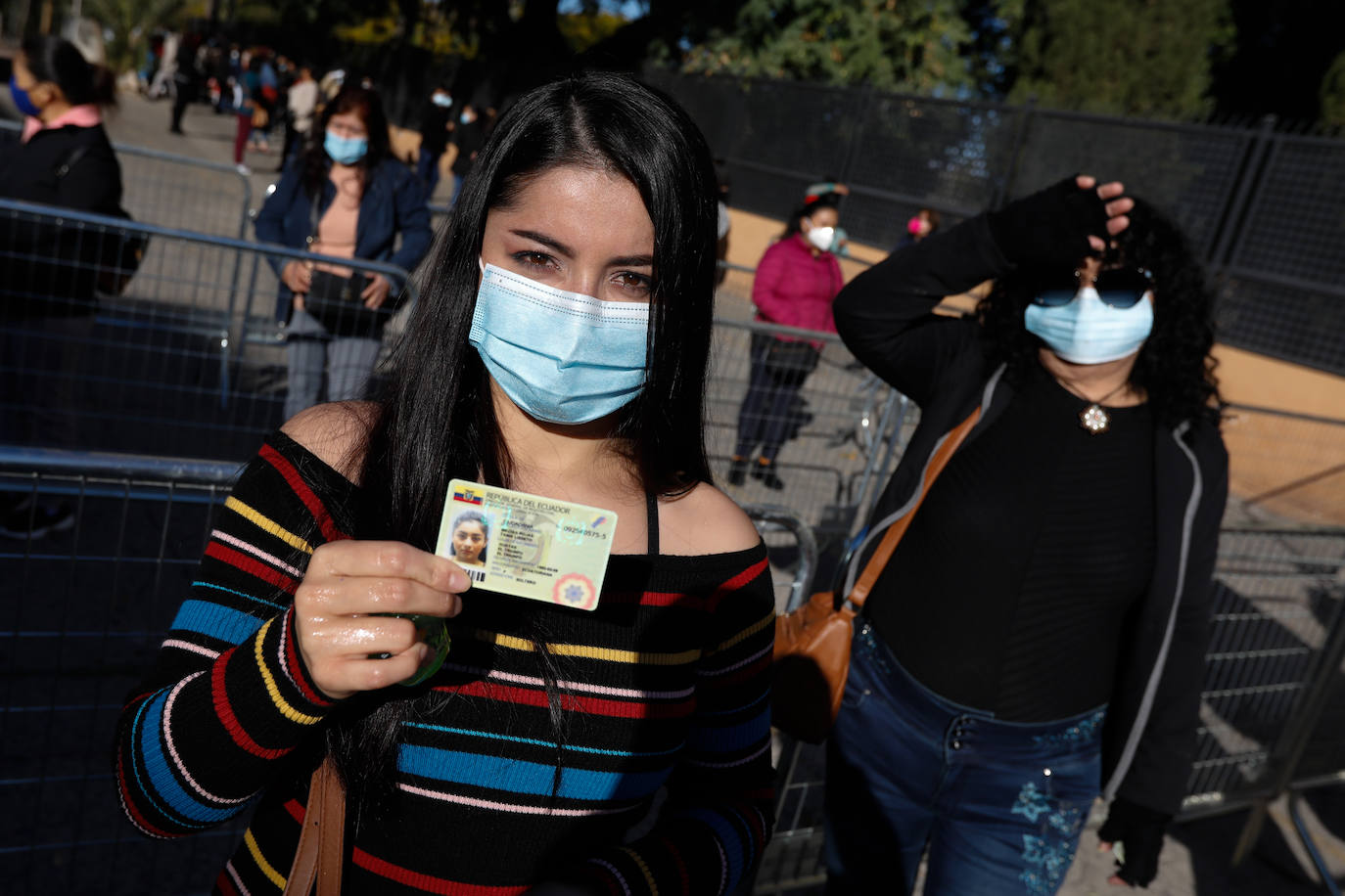 Fotos: Ecuatorianos residentes en la Región de Murcia ejercen su derecho al voto