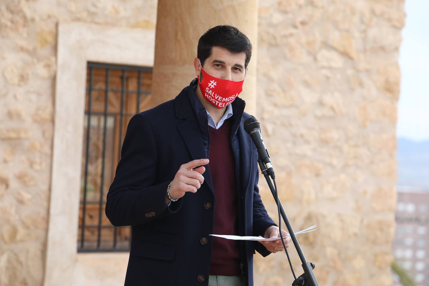 Fotos: Hosteleros y comerciantes de Lorca escenifican un viacrucis al Calvario y reclaman ayudas