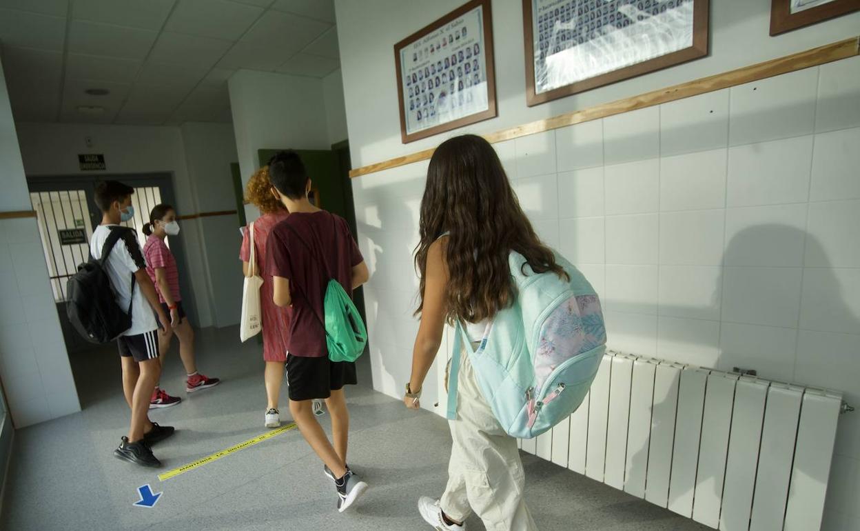 Los pasillos del IES Alfonso X El Sabio de Murcia, en una imagen de archivo.