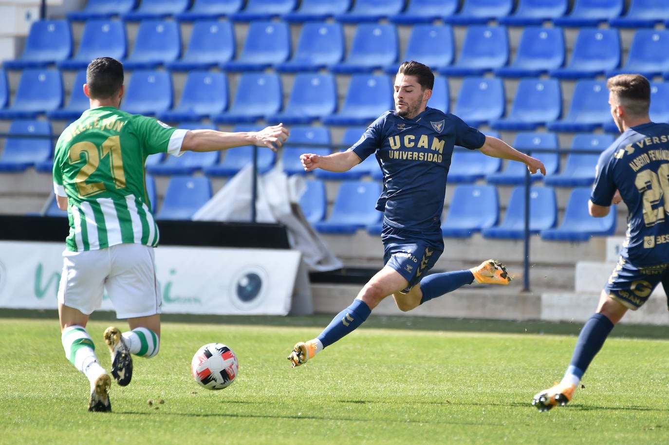 Fotos: El empate entre el UCAM Murcia CF y el Betis, en imágenes