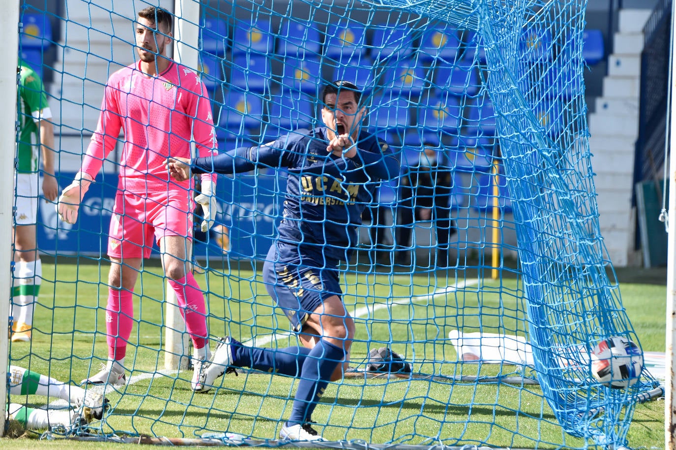 Fotos: El empate entre el UCAM Murcia CF y el Betis, en imágenes