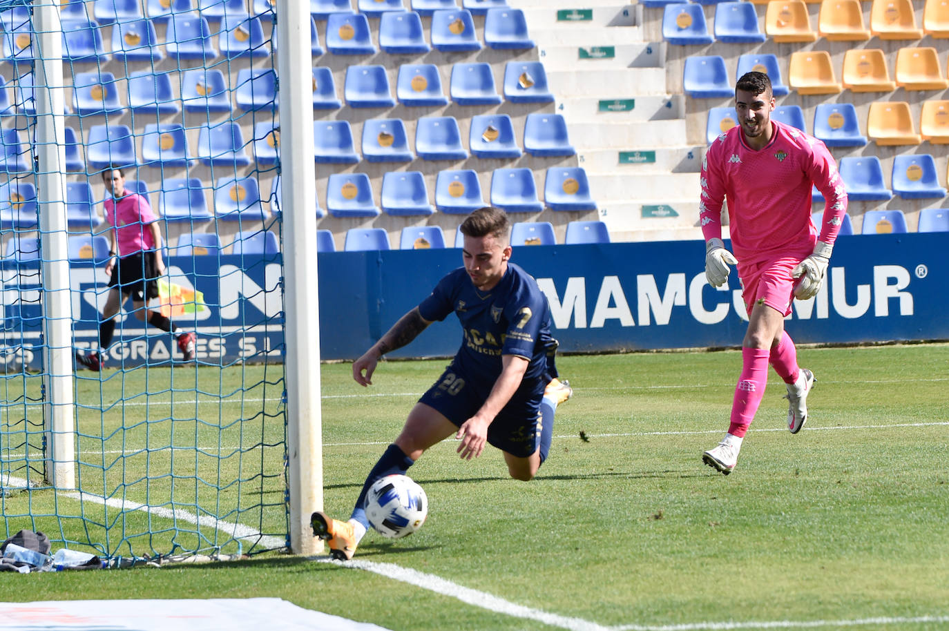 Fotos: El empate entre el UCAM Murcia CF y el Betis, en imágenes