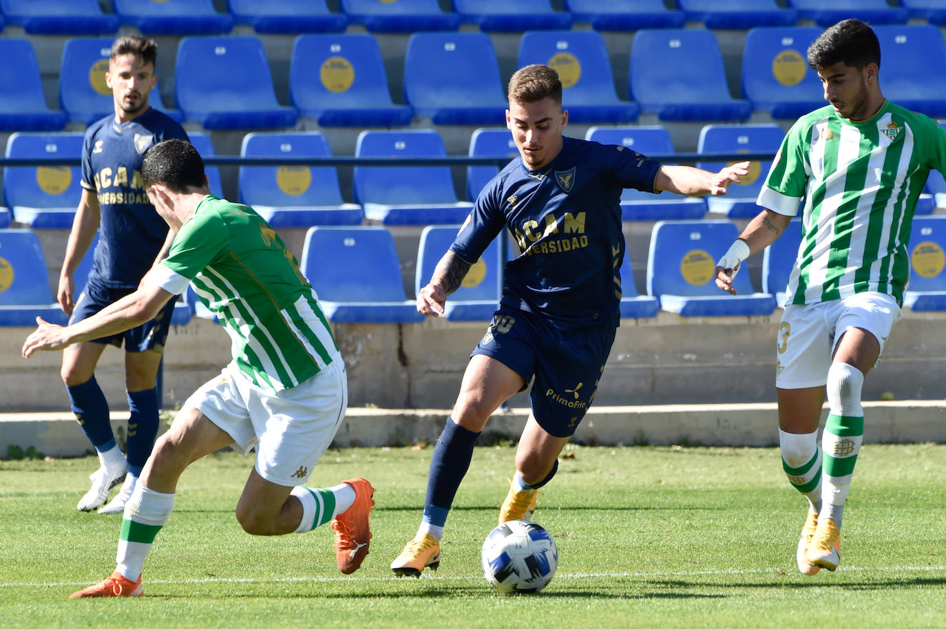 Fotos: El empate entre el UCAM Murcia CF y el Betis, en imágenes