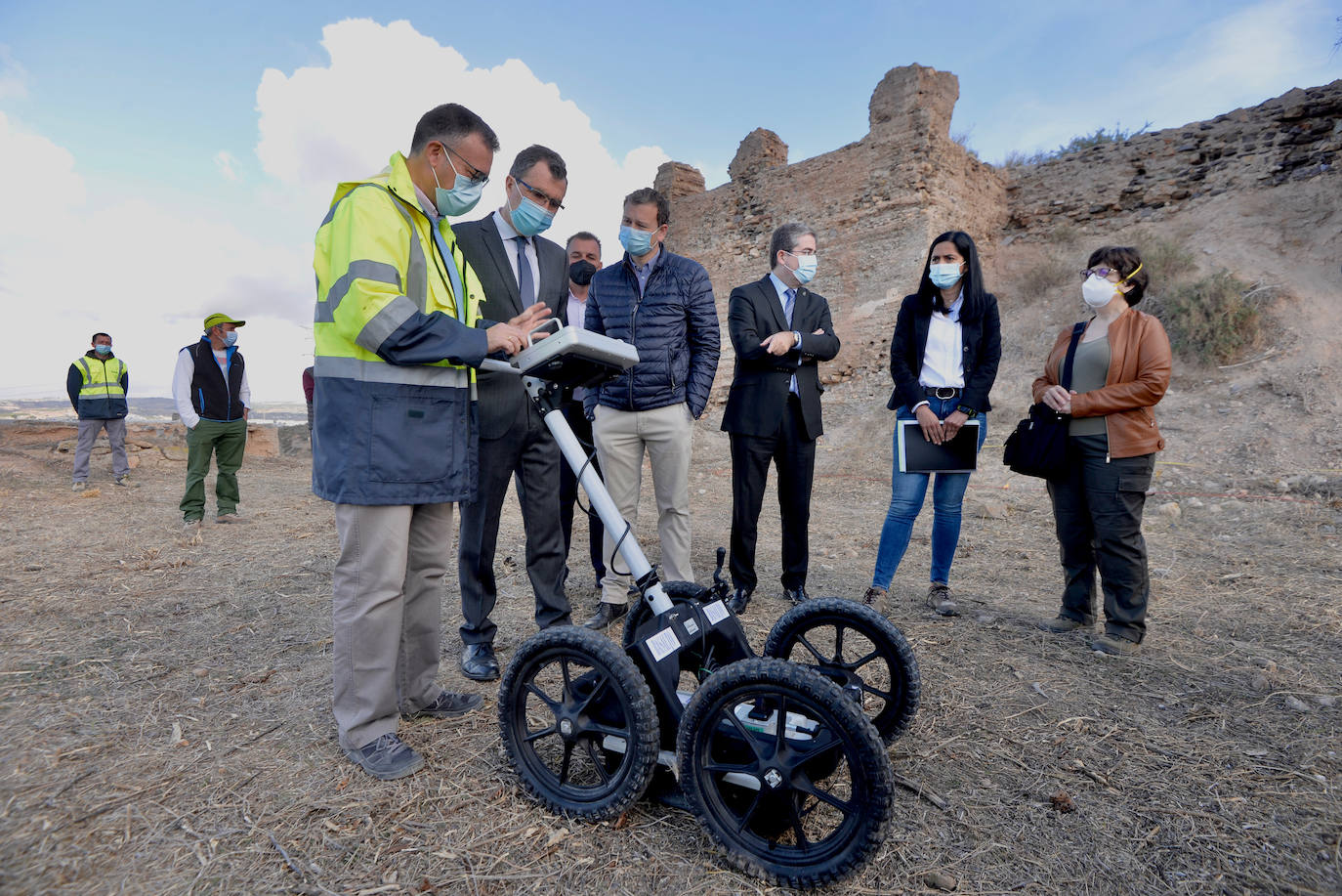 Fotos: Visita al Palacio Mardanisí del Castillejo de Monteagudo, donde comienzan los trabajos de georradar