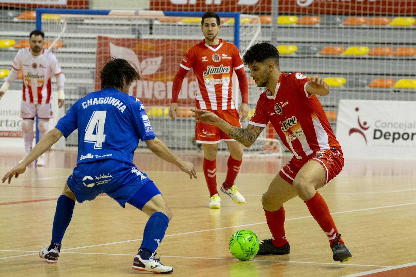 Fotos: Chemi y Waltinho sostienen a un Jimbee que vuelve a ser líder