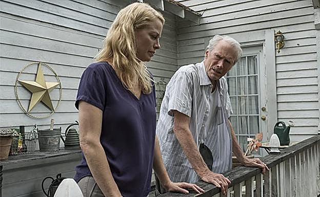 Alison y Clint Eastwood, en 'Mula'.