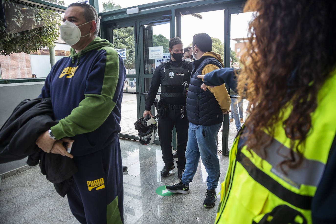 Fotos: Los policías y bomberos de la Región se vacunan contra la Covid-19