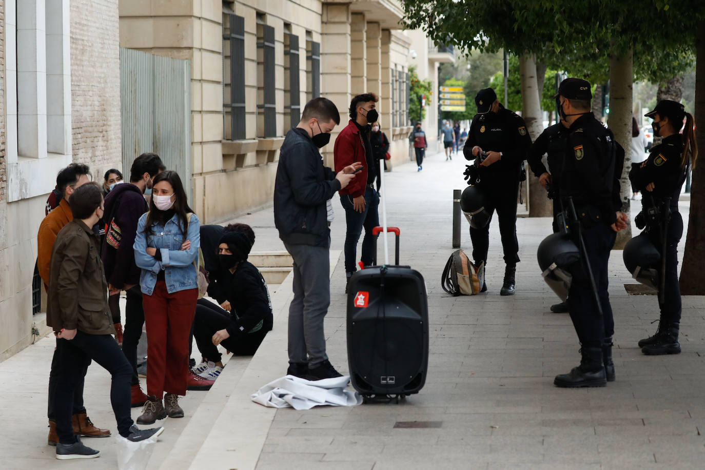 Fotos: Concentración «contra la violencia y la brutalidad policial» en Murcia