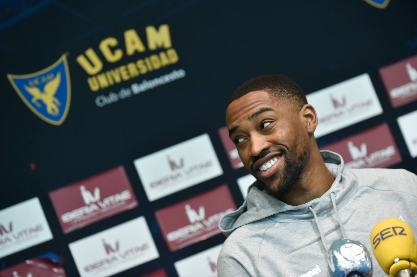 Fotos: El UCAM CB presenta a Isaiah Taylor como nuevo jugador este jueves