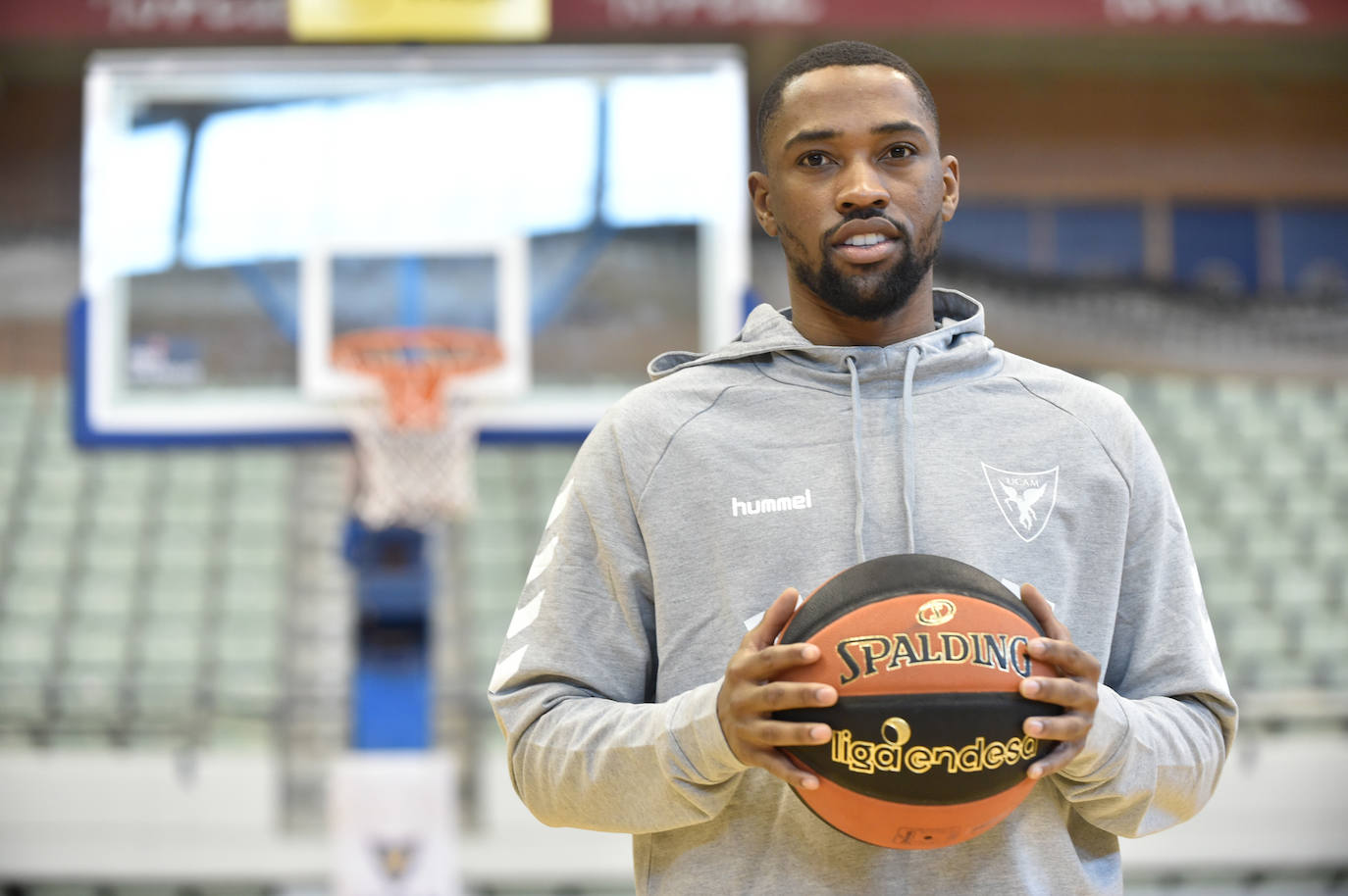 Fotos: El UCAM CB presenta a Isaiah Taylor como nuevo jugador este jueves