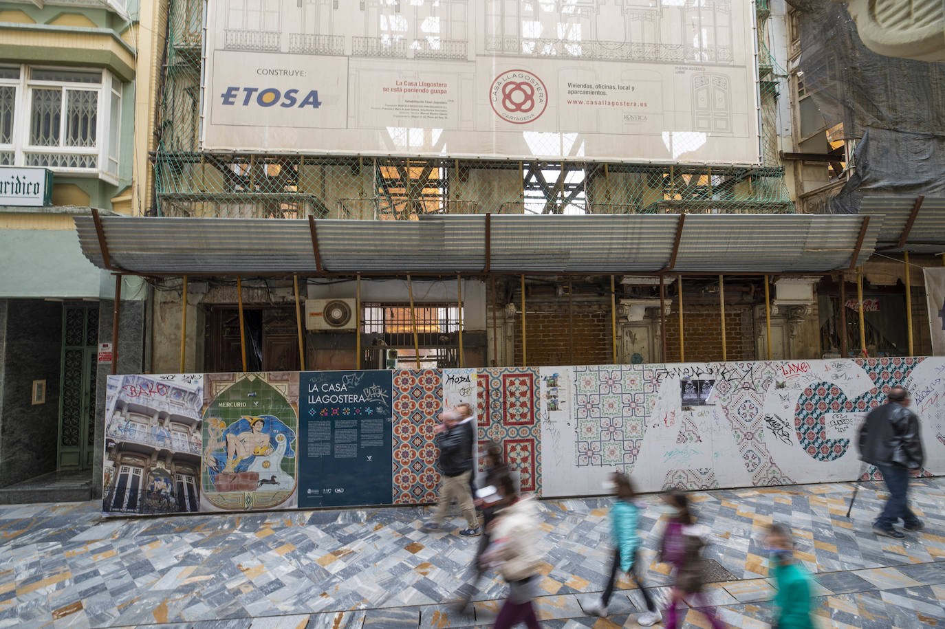 Fotos: Urbanismo tramita la caducidad de la licencia de obra de la Casa Llagostera de Cartagena