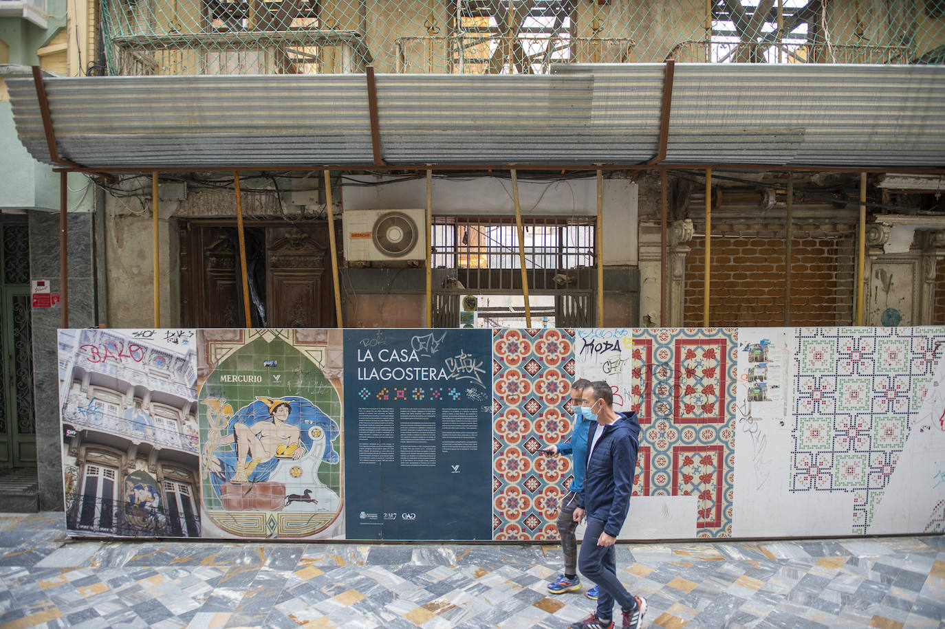 Fotos: Urbanismo tramita la caducidad de la licencia de obra de la Casa Llagostera de Cartagena