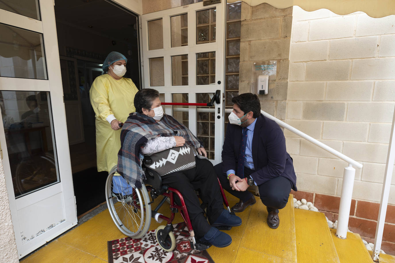 Fotos: Fernando López Miras visita la residencia Edad Dorada, en San Pedro del Pinatar