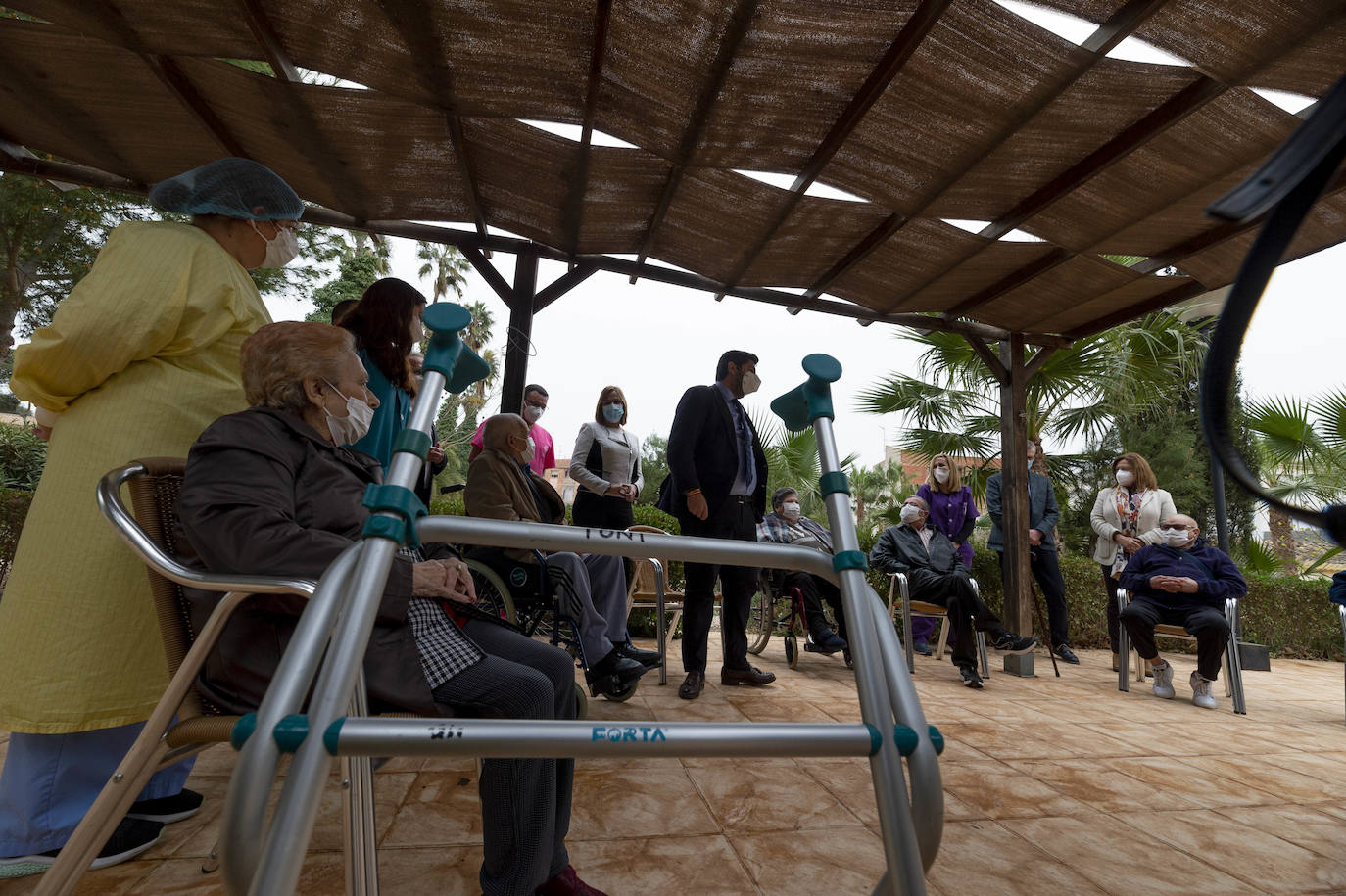 Fotos: Fernando López Miras visita la residencia Edad Dorada, en San Pedro del Pinatar