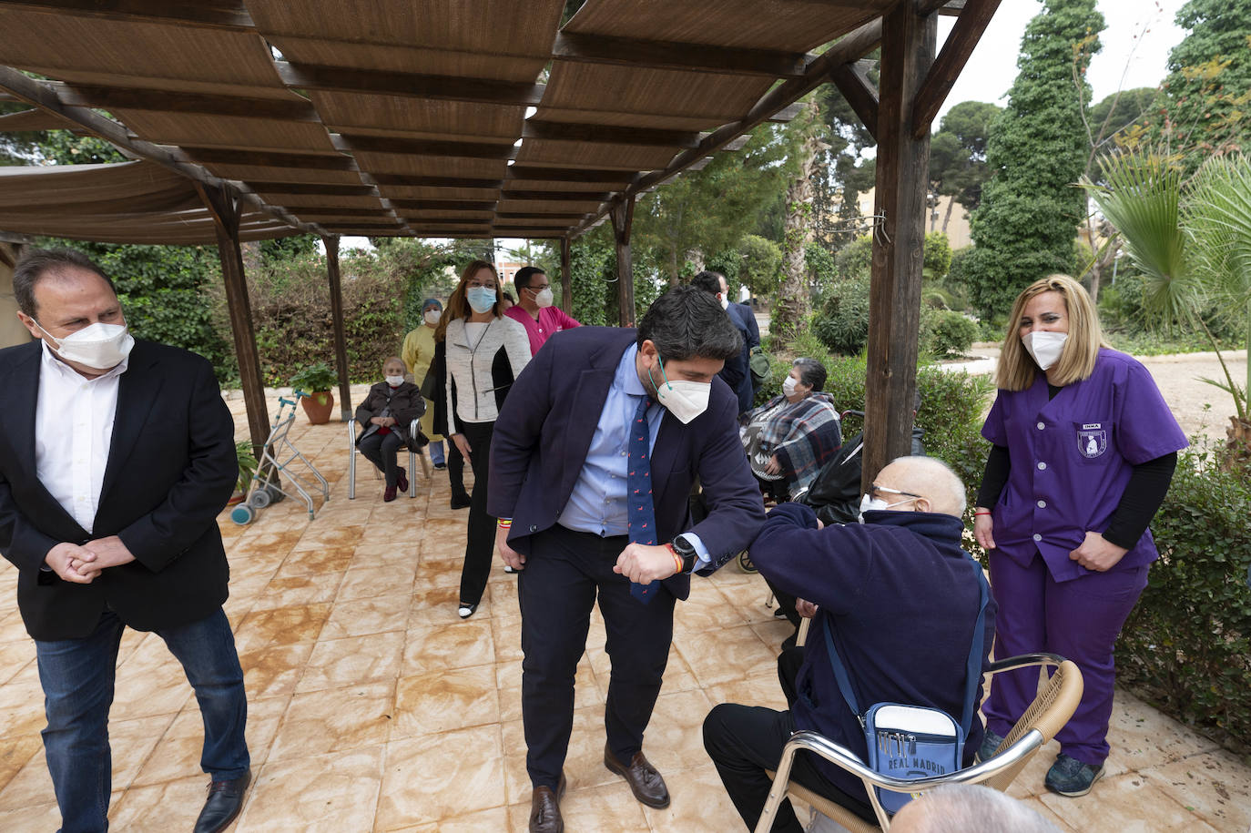 Fotos: Fernando López Miras visita la residencia Edad Dorada, en San Pedro del Pinatar