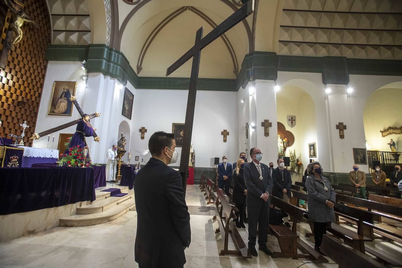 Fotos: Cien marrajos acuden al Vía Crucis