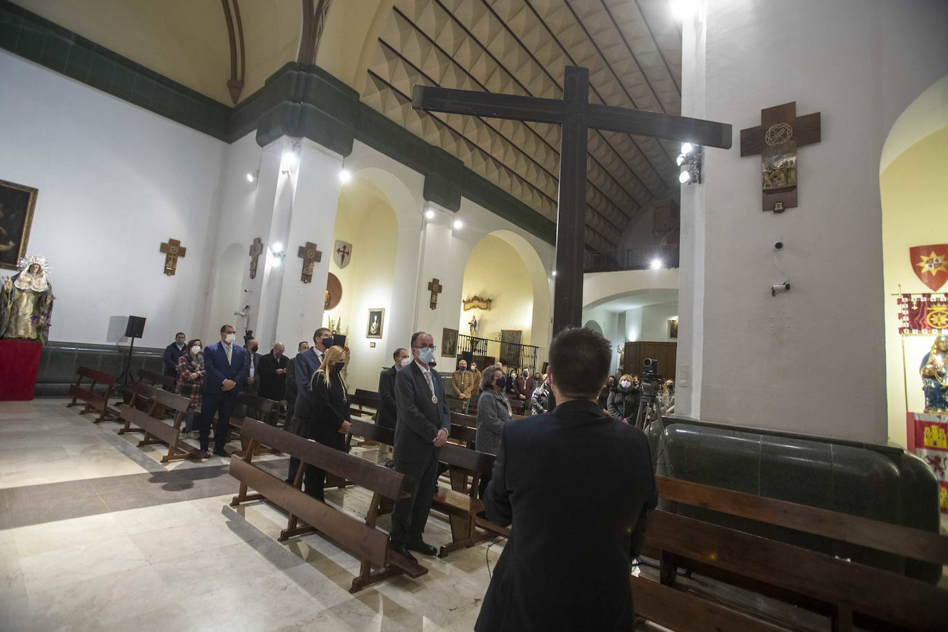 Fotos: Cien marrajos acuden al Vía Crucis