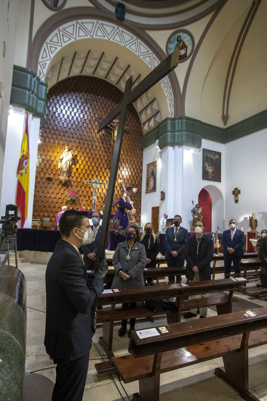 Fotos: Cien marrajos acuden al Vía Crucis