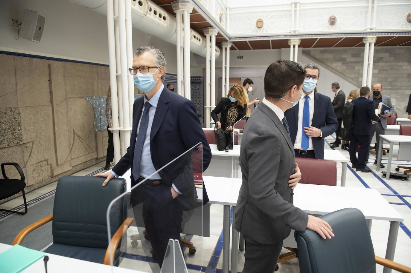 Fotos: Primera comparecencia en la Asamblea del consejero de Salud